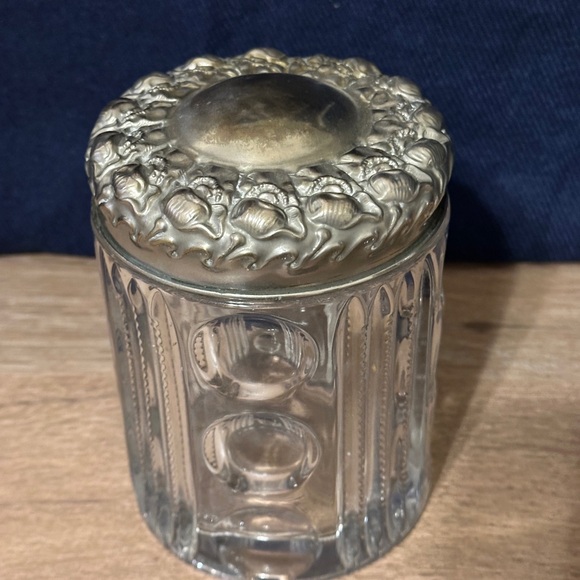 Vintage Clear Glass tobacco/biscuit Jar with Decorative metal lid - Picture 2 of 4